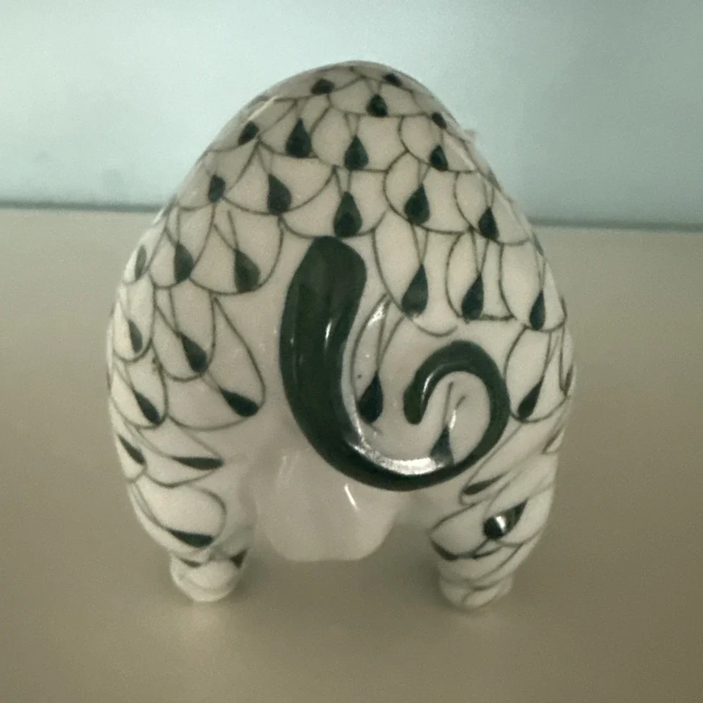 Andrea by Sadek Porcelain Pig Hand Painted Green & White Fishnet 6